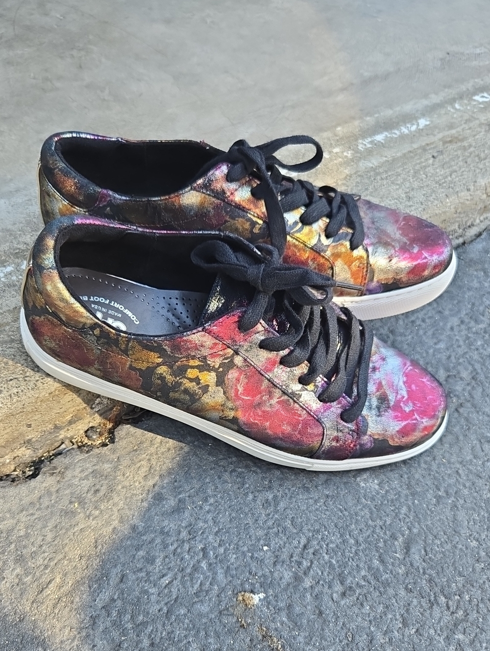 Kenneth Cole New York Kam Fashion Sneaker Galaxy Floral Leather Print Size 10